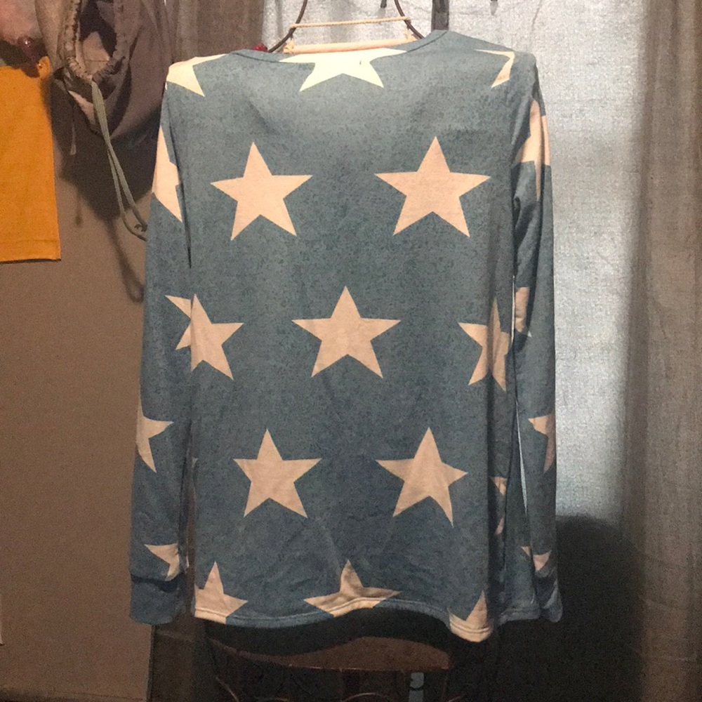 Top - Picture 2 of 4